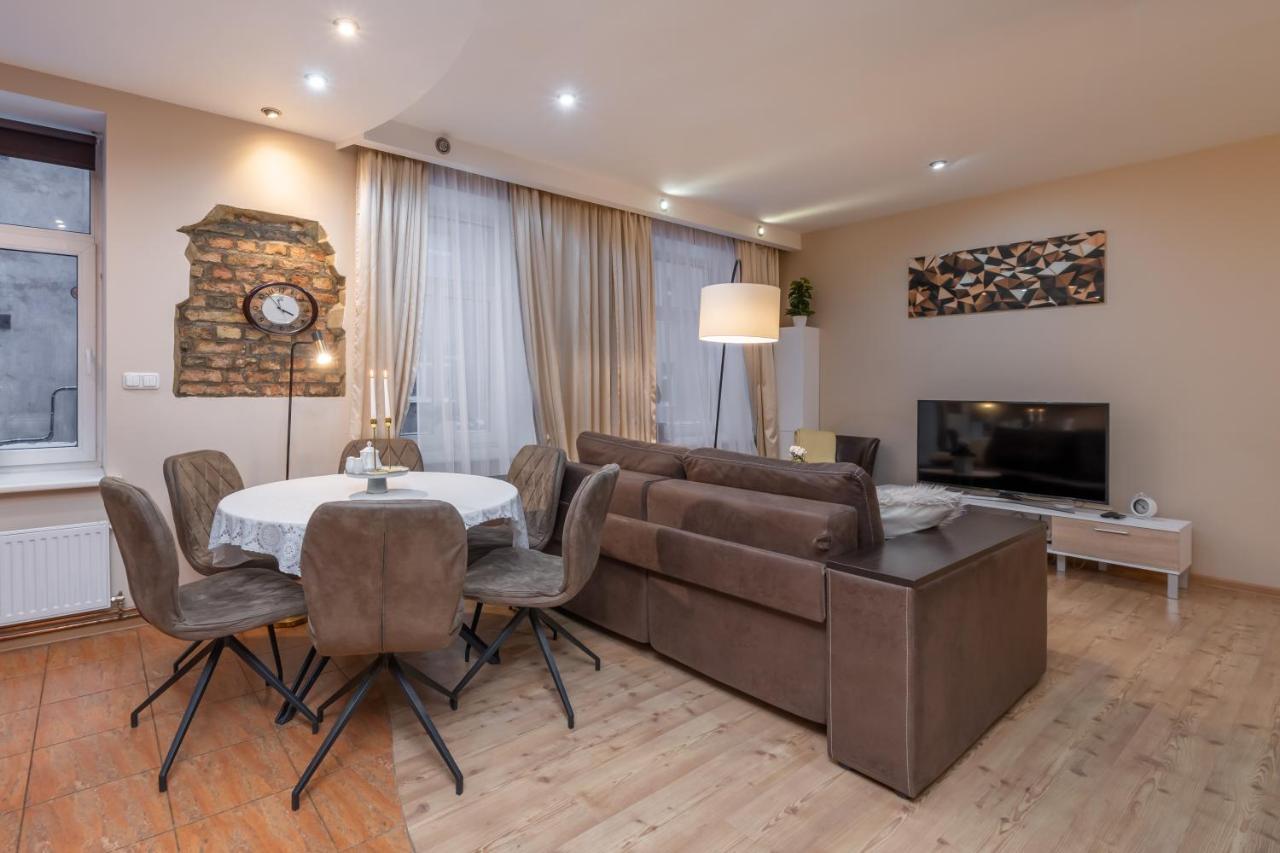 Appartamento Baltic Amber In Diplomatic District & Free Parking Riga Esterno foto