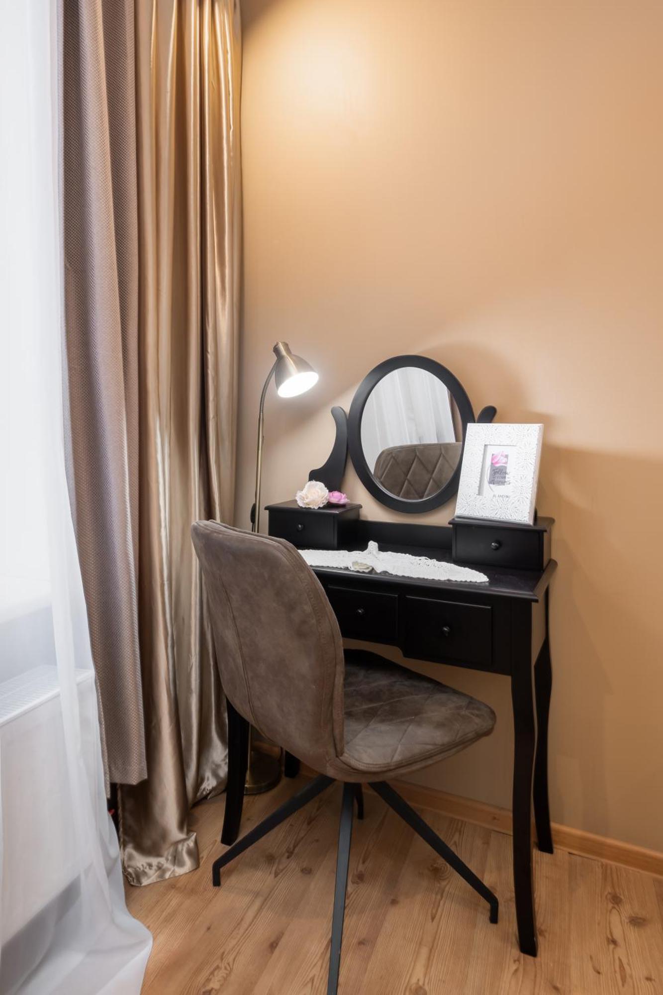 Appartamento Baltic Amber In Diplomatic District & Free Parking Riga Esterno foto