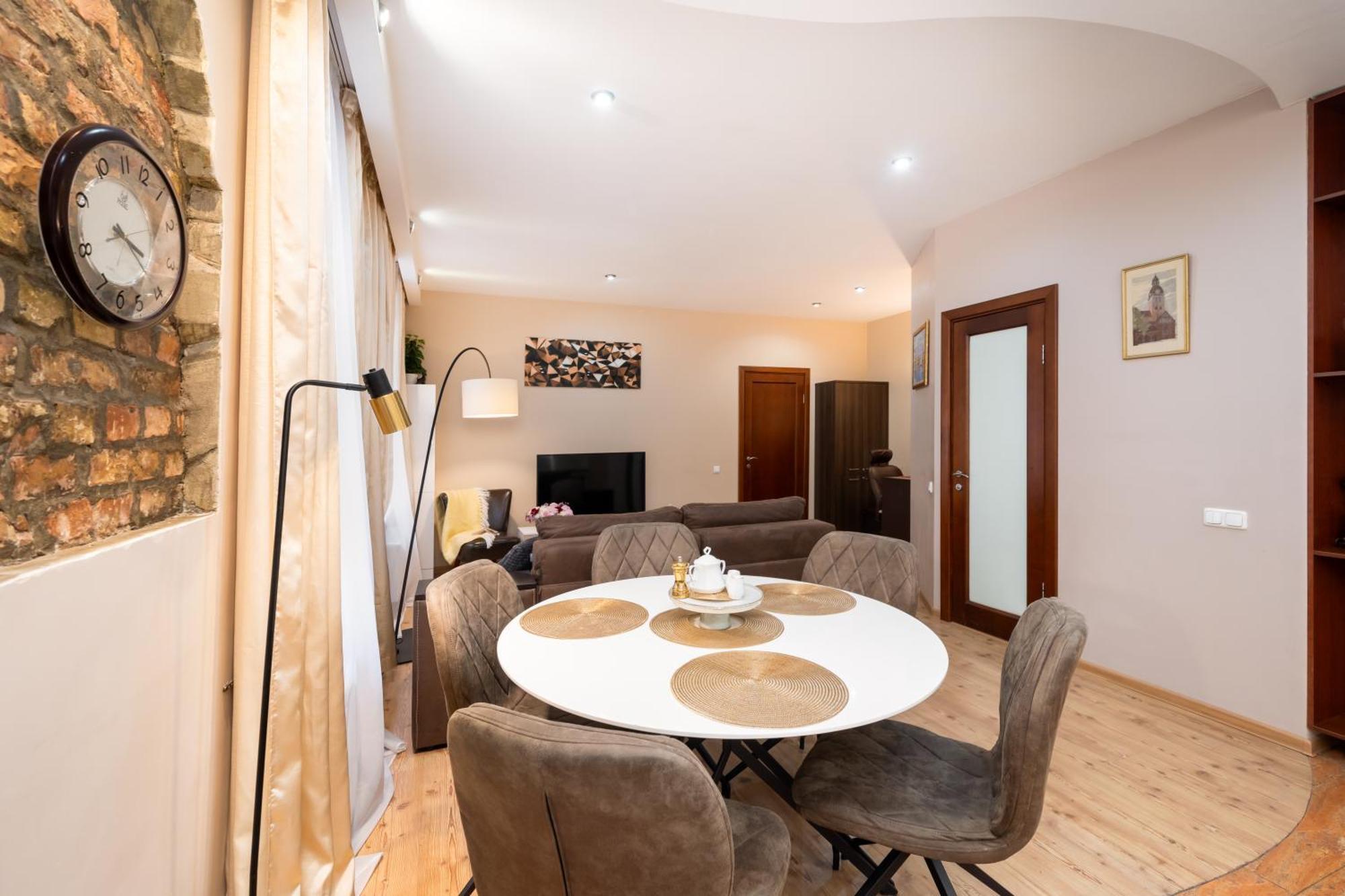 Appartamento Baltic Amber In Diplomatic District & Free Parking Riga Esterno foto