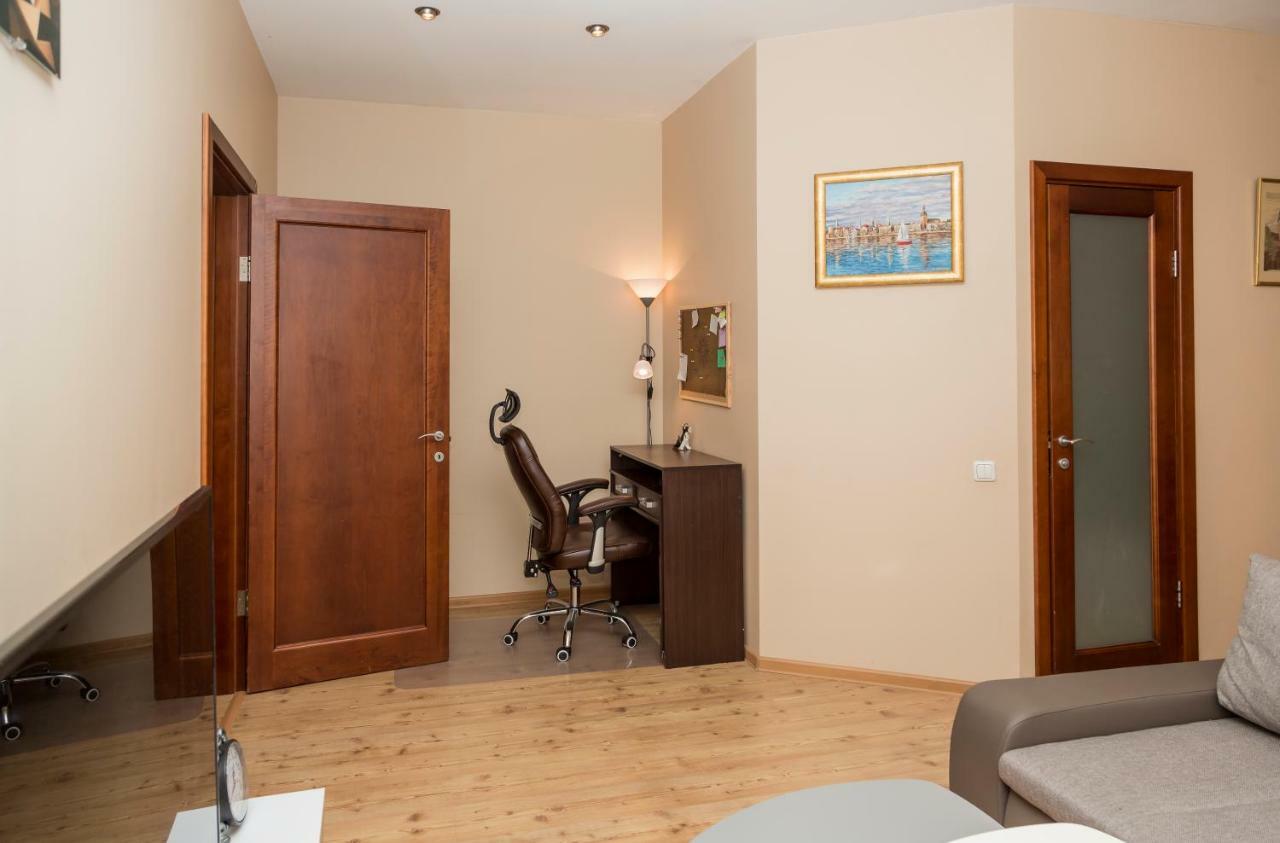 Appartamento Baltic Amber In Diplomatic District & Free Parking Riga Esterno foto
